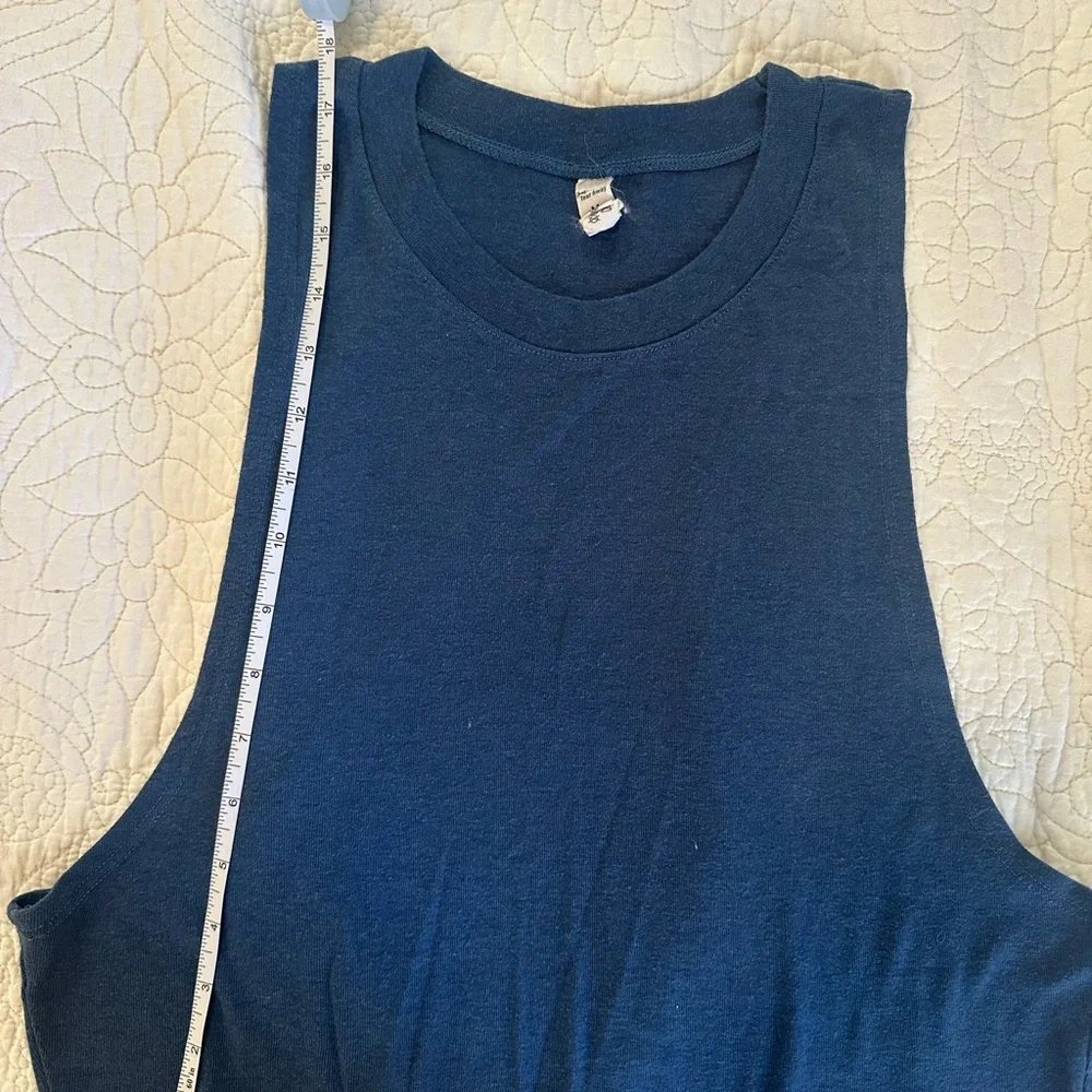 ALO Yoga Women's Slate Blue Muscle Tee - Picture 2 of 3